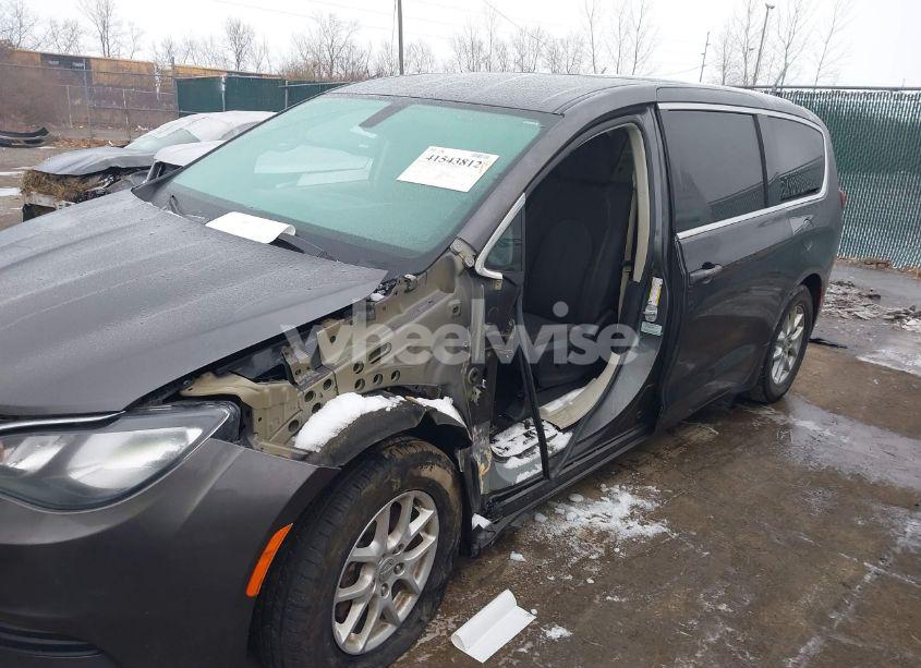 Photo 6 of 2017 Chrysler Pacifica TOURING (VIN 2C4RC1DGXHR502110)