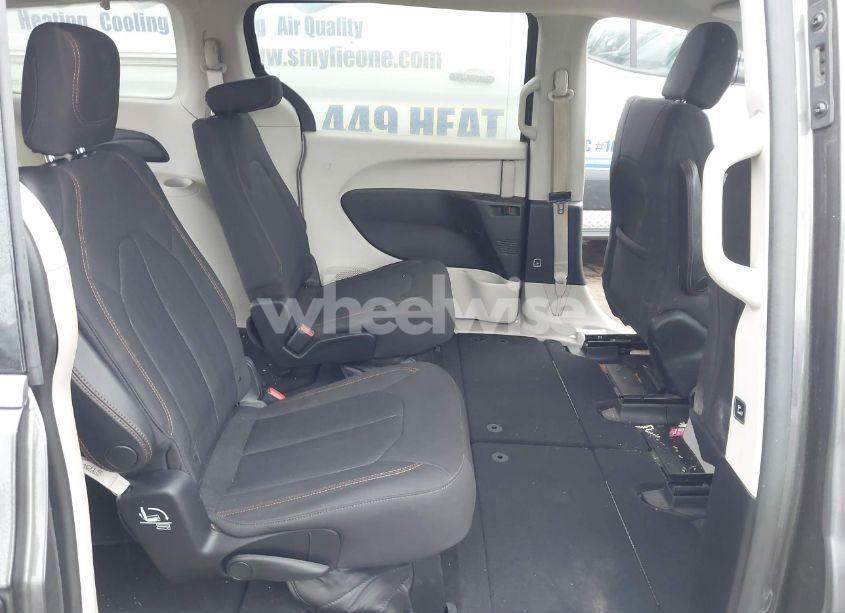 Photo 8 of 2017 Chrysler Pacifica TOURING (VIN 2C4RC1DGXHR502110)