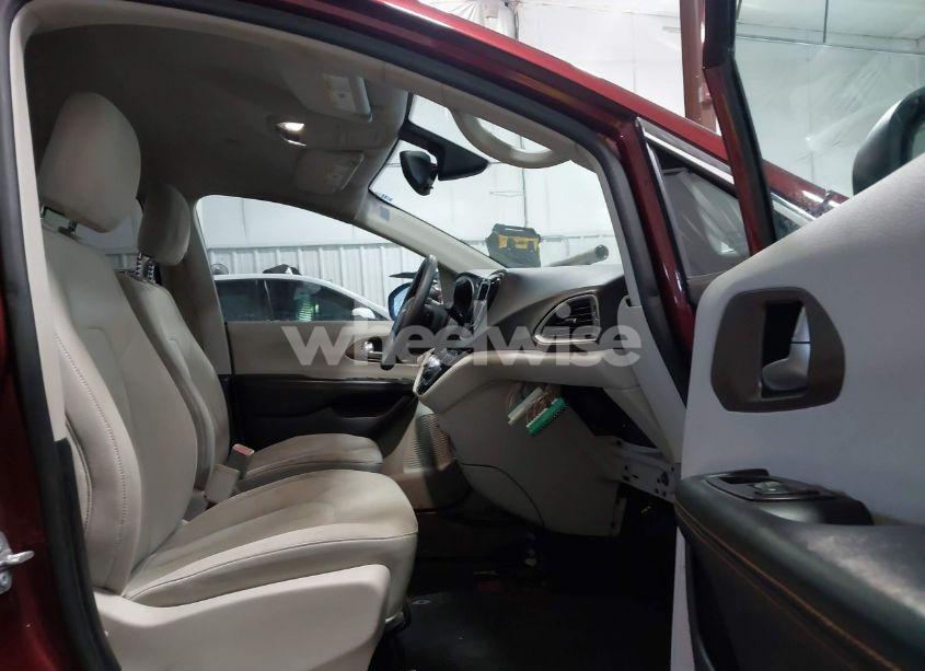 Photo 5 of 2017 Chrysler Pacifica TOURING (VIN 2C4RC1DGXHR510904)