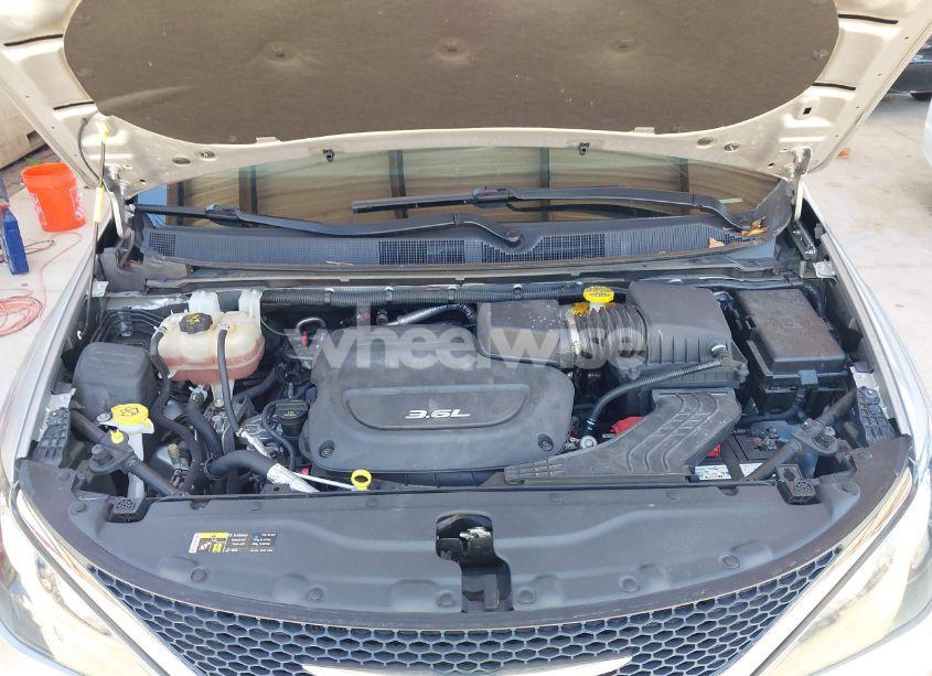 Photo 10 of 2017 Chrysler Pacifica TOURING (VIN 2C4RC1DGXHR516329)