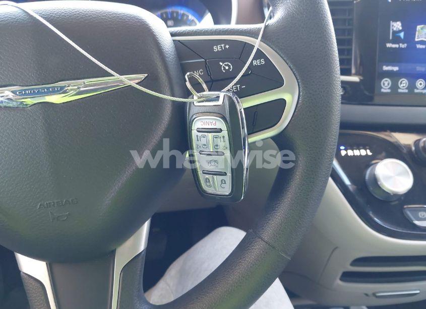 Photo 11 of 2017 Chrysler Pacifica TOURING (VIN 2C4RC1DGXHR516329)