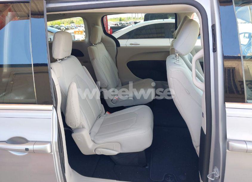 Photo 8 of 2017 Chrysler Pacifica TOURING (VIN 2C4RC1DGXHR516329)