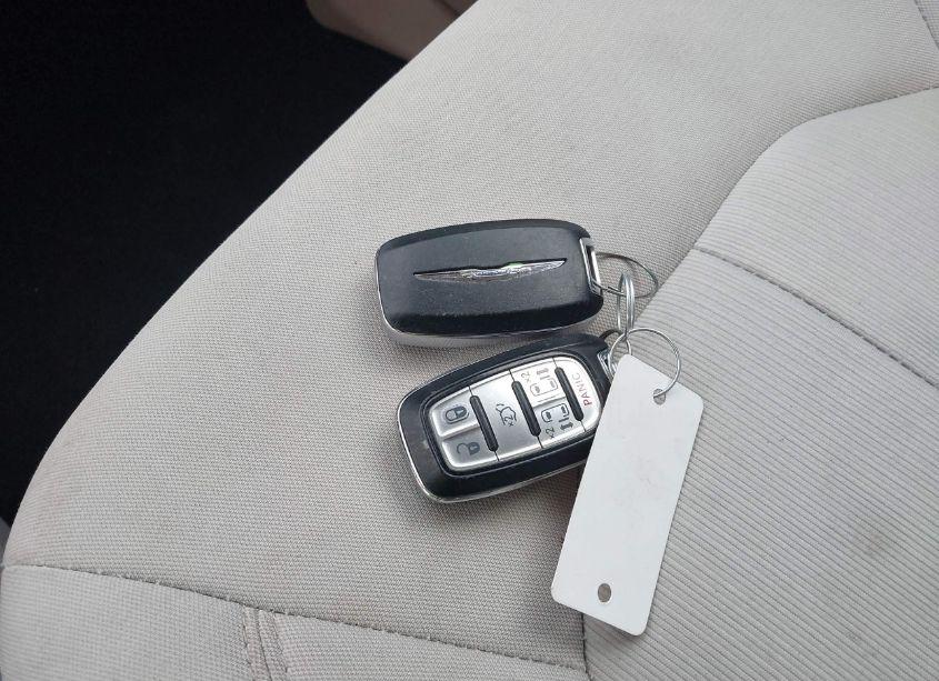 Photo 11 of 2017 Chrysler Pacifica TOURING (VIN 2C4RC1DGXHR532059)