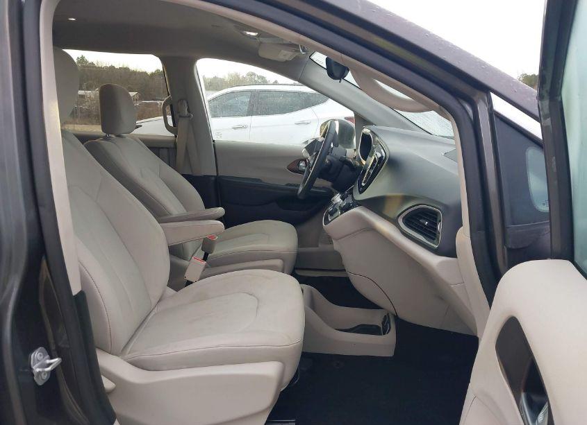 Photo 5 of 2017 Chrysler Pacifica TOURING (VIN 2C4RC1DGXHR532059)