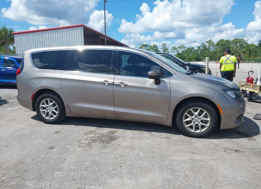 Photo 13 of 2017 Chrysler Pacifica TOURING (VIN 2C4RC1DGXHR537293)