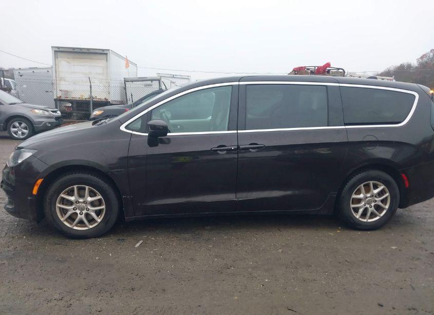 Photo 14 of 2017 Chrysler Pacifica TOURING (VIN 2C4RC1DGXHR552179)