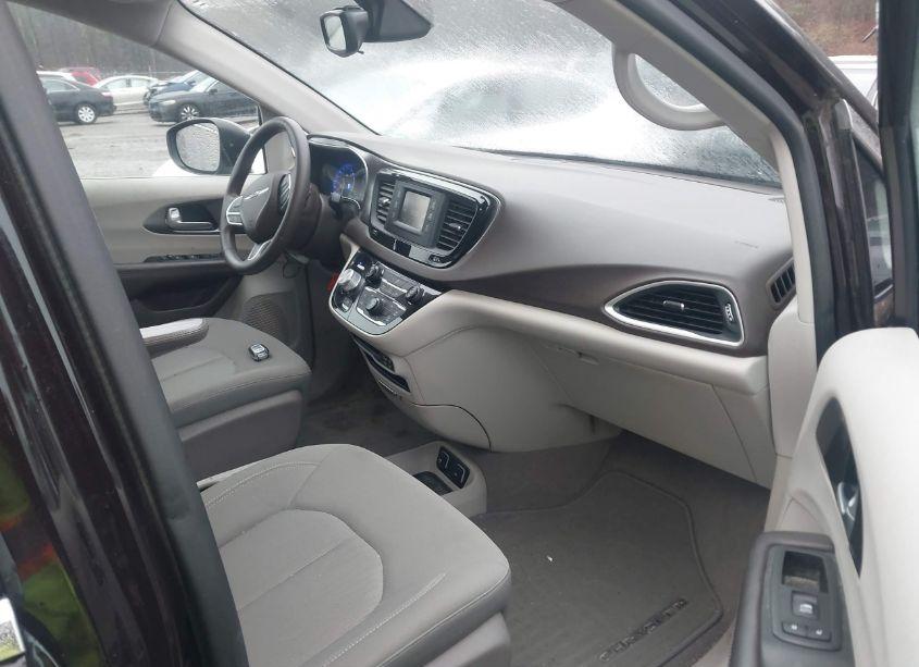 Photo 5 of 2017 Chrysler Pacifica TOURING (VIN 2C4RC1DGXHR552179)