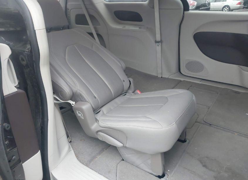 Photo 8 of 2017 Chrysler Pacifica TOURING (VIN 2C4RC1DGXHR552179)