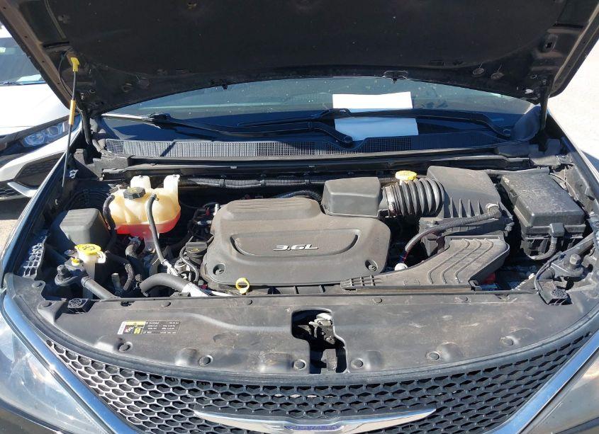 Photo 10 of 2017 Chrysler Pacifica TOURING (VIN 2C4RC1DGXHR565336)