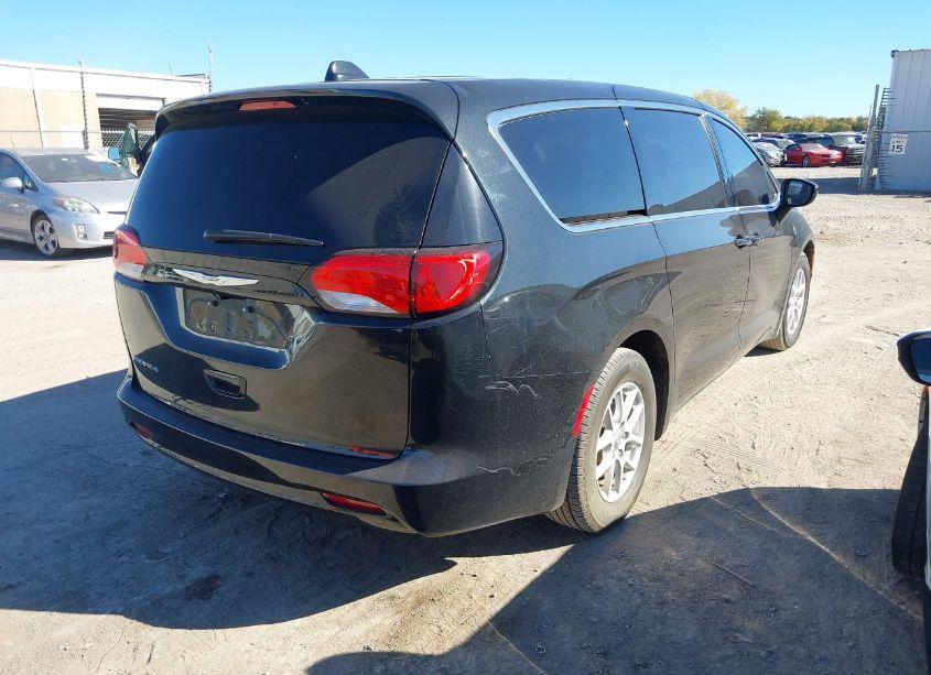 Photo 4 of 2017 Chrysler Pacifica TOURING (VIN 2C4RC1DGXHR565336)