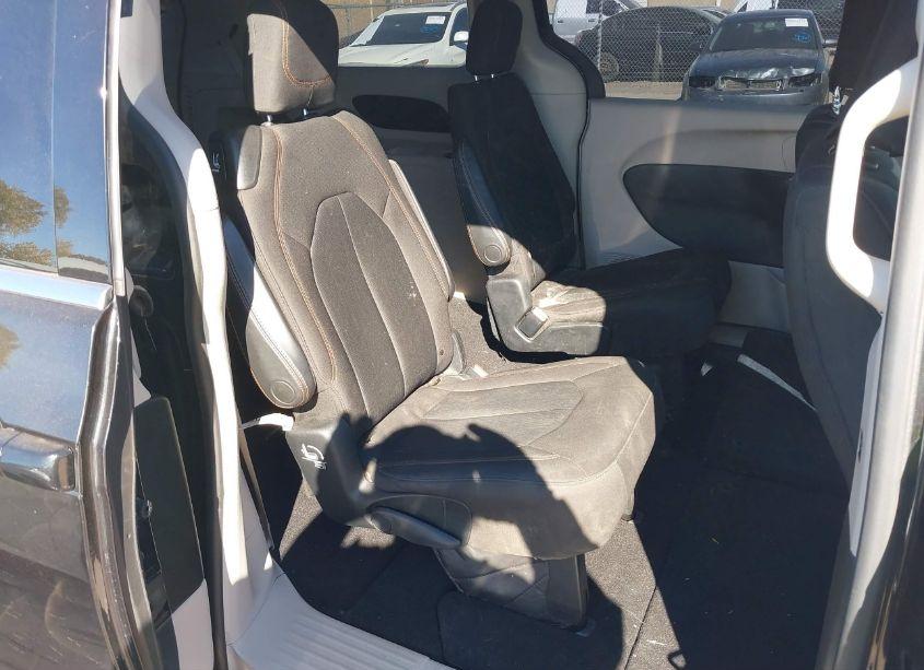 Photo 8 of 2017 Chrysler Pacifica TOURING (VIN 2C4RC1DGXHR565336)