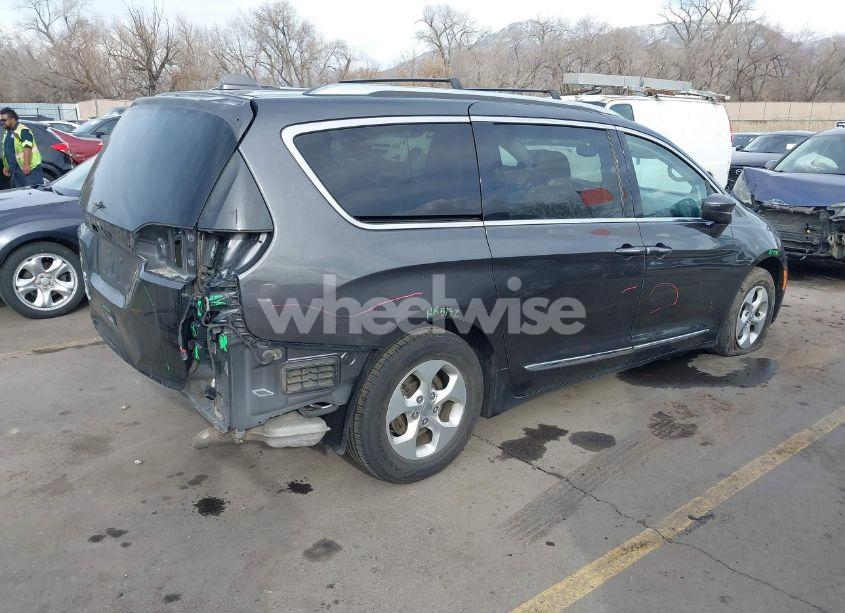 Photo 4 of 2017 Chrysler Pacifica TOURING-L PLUS (VIN 2C4RC1EG0HR511140)