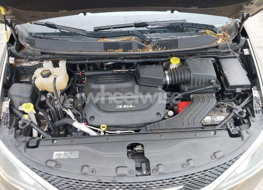 Photo 10 of 2017 Chrysler Pacifica TOURING-L PLUS (VIN 2C4RC1EG0HR566140)