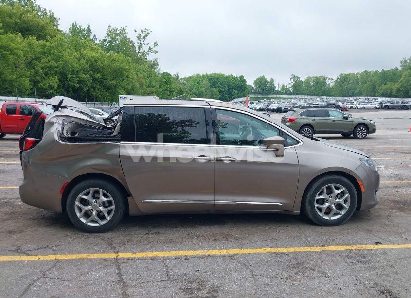 Photo 13 of 2017 Chrysler Pacifica TOURING-L PLUS (VIN 2C4RC1EG0HR566140)