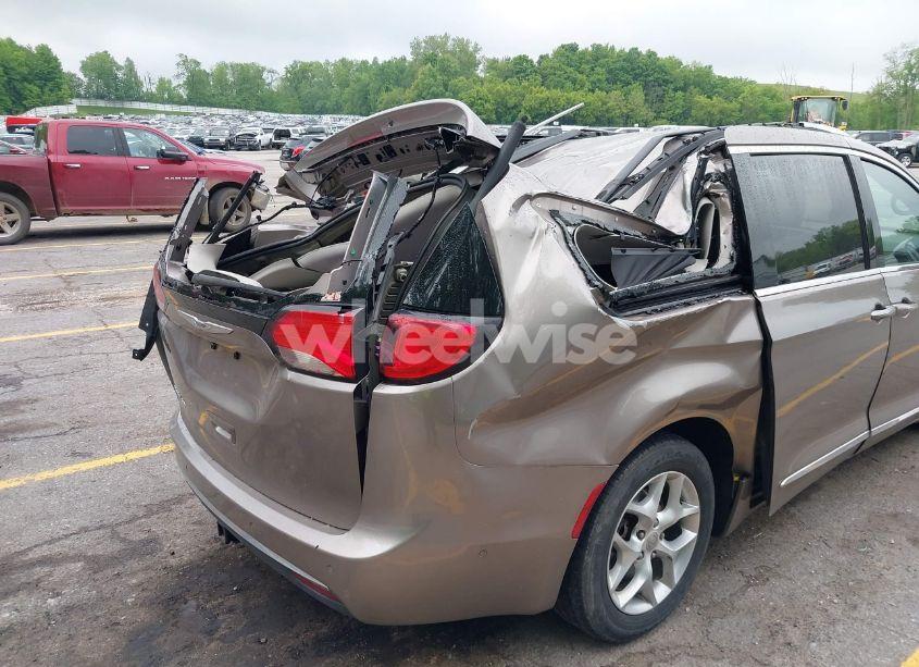 Photo 18 of 2017 Chrysler Pacifica TOURING-L PLUS (VIN 2C4RC1EG0HR566140)