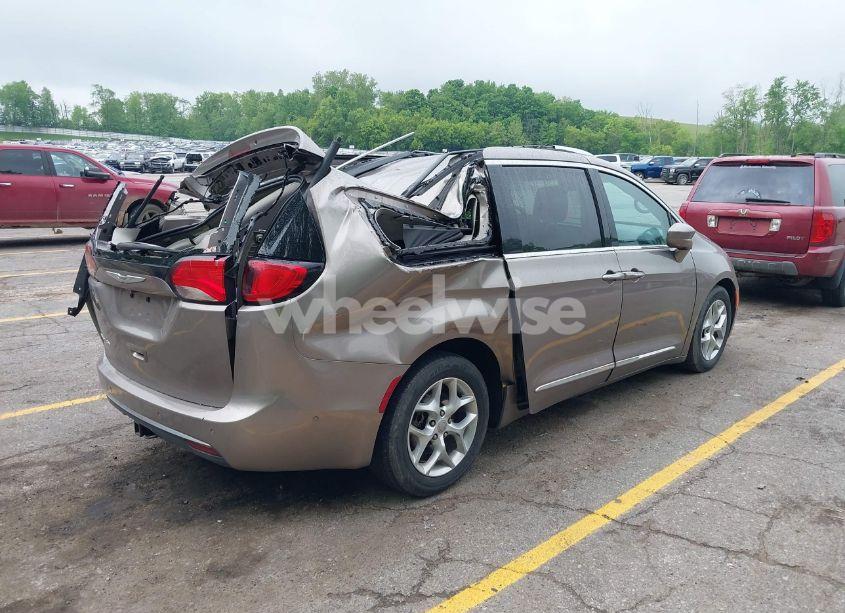 Photo 4 of 2017 Chrysler Pacifica TOURING-L PLUS (VIN 2C4RC1EG0HR566140)