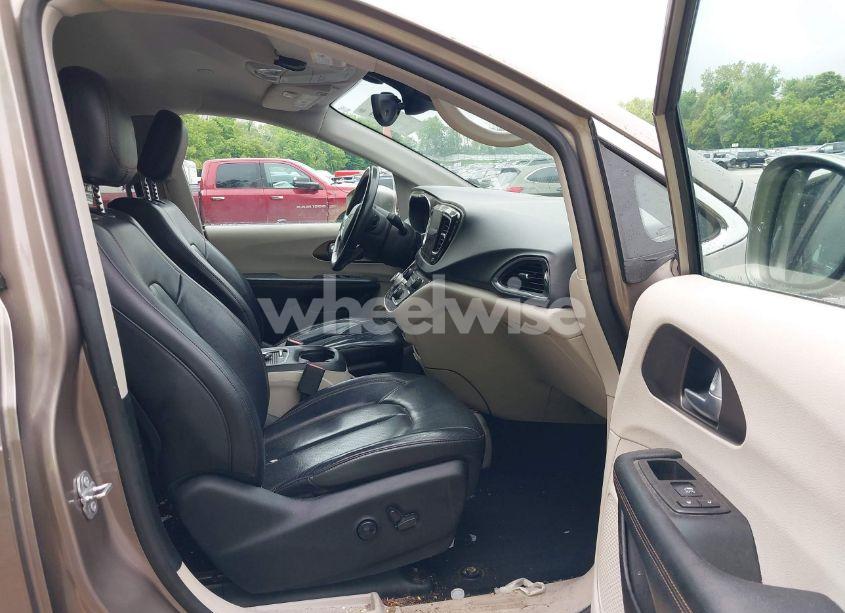 Photo 5 of 2017 Chrysler Pacifica TOURING-L PLUS (VIN 2C4RC1EG0HR566140)