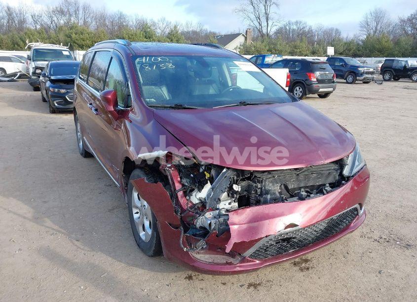 2017 Chrysler Pacifica TOURING-L PLUS (VIN 2C4RC1EG0HR570561) main photo