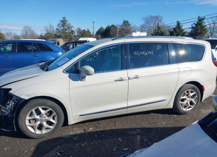 Photo 14 of 2017 Chrysler Pacifica TOURING-L PLUS (VIN 2C4RC1EG0HR584587)