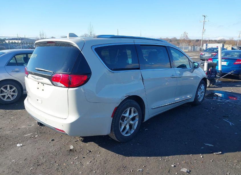 Photo 4 of 2017 Chrysler Pacifica TOURING-L PLUS (VIN 2C4RC1EG0HR584587)
