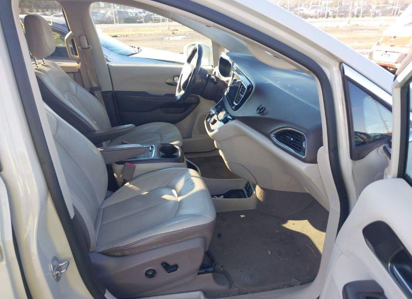 Photo 5 of 2017 Chrysler Pacifica TOURING-L PLUS (VIN 2C4RC1EG0HR584587)