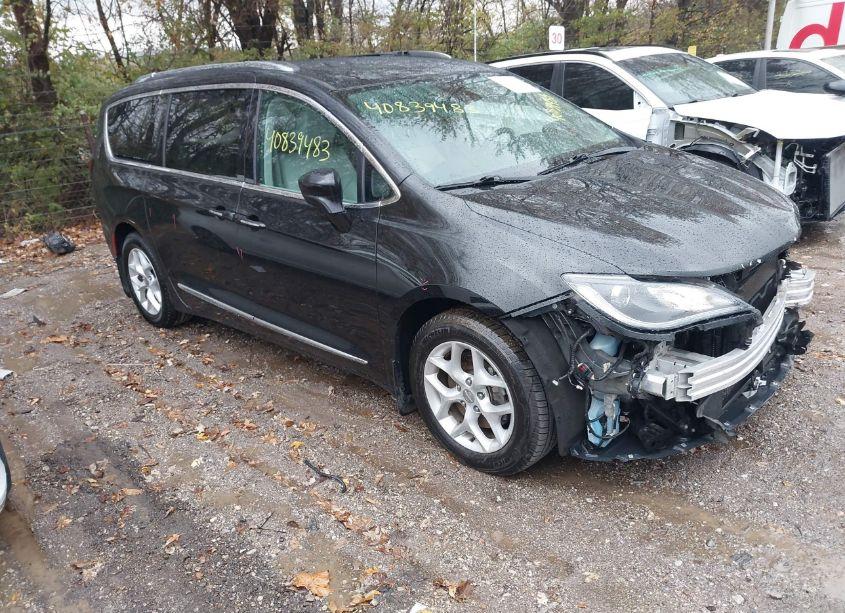 2017 Chrysler Pacifica TOURING-L PLUS (VIN 2C4RC1EG0HR622562) main photo