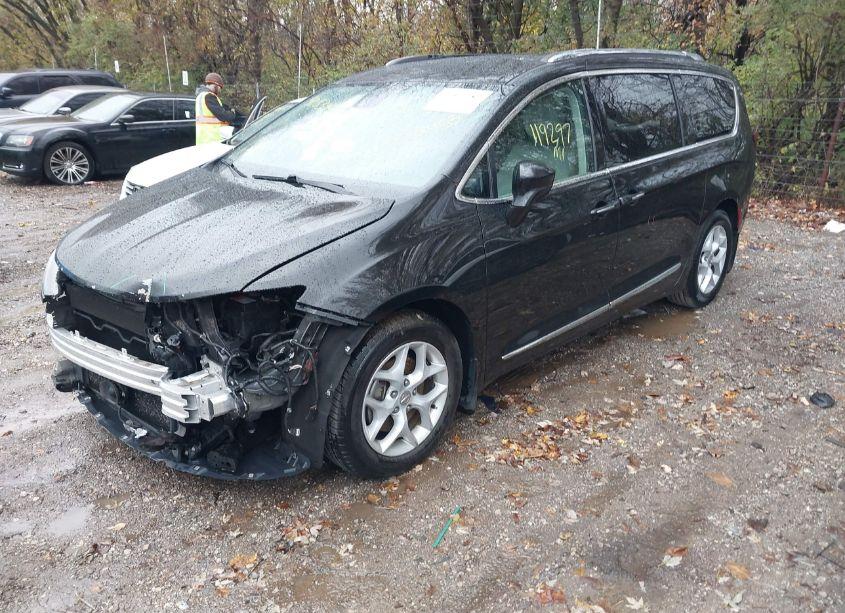 Photo 2 of 2017 Chrysler Pacifica TOURING-L PLUS (VIN 2C4RC1EG0HR622562)