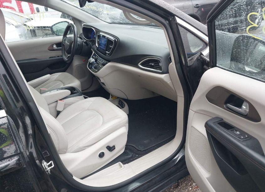 Photo 5 of 2017 Chrysler Pacifica TOURING-L PLUS (VIN 2C4RC1EG0HR622562)