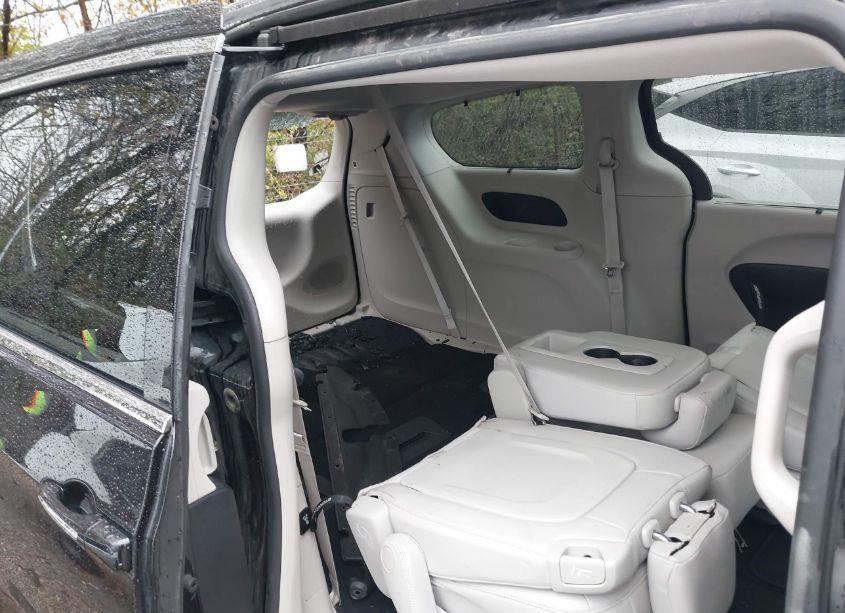 Photo 8 of 2017 Chrysler Pacifica TOURING-L PLUS (VIN 2C4RC1EG0HR622562)