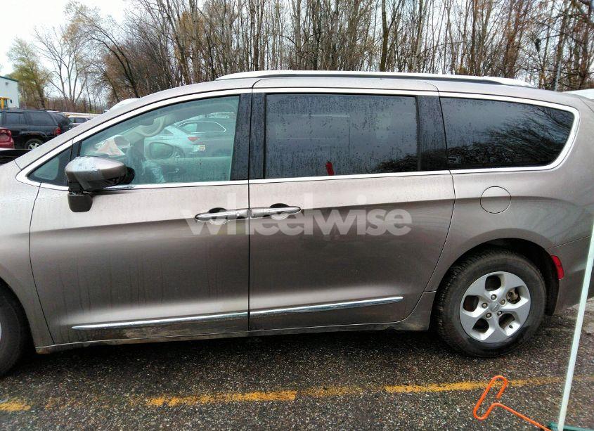 Photo 14 of 2017 Chrysler Pacifica TOURING-L PLUS (VIN 2C4RC1EG0HR643587)