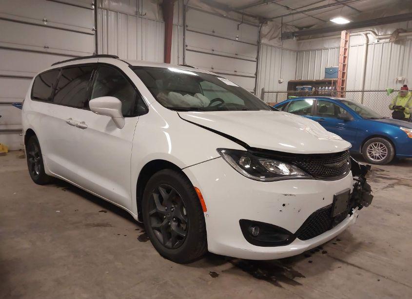 2020 Chrysler Pacifica TOURING L PLUS (VIN 2C4RC1EG0LR239620) main photo