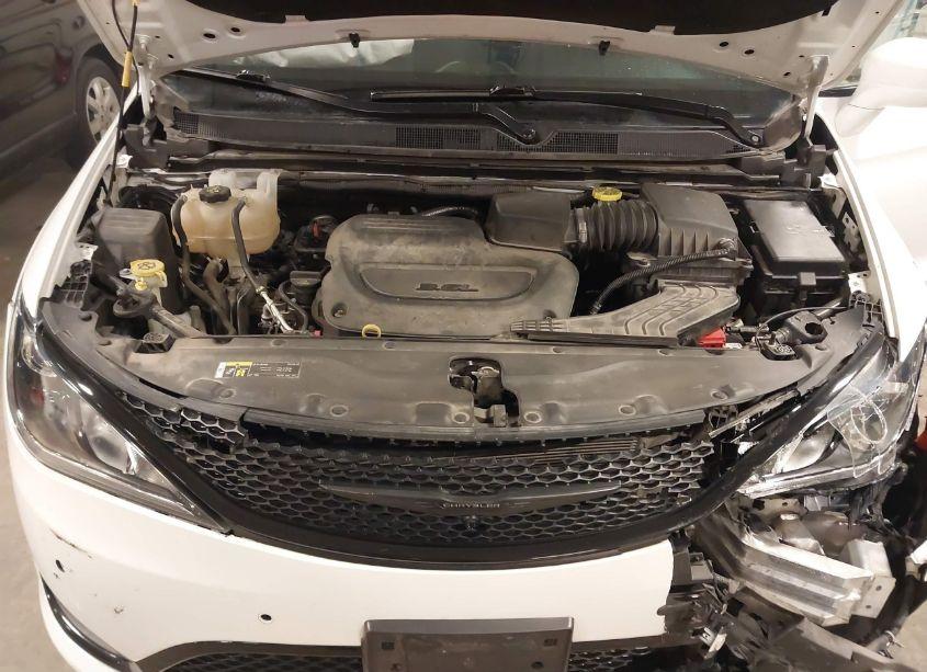 Photo 10 of 2020 Chrysler Pacifica TOURING L PLUS (VIN 2C4RC1EG0LR239620)