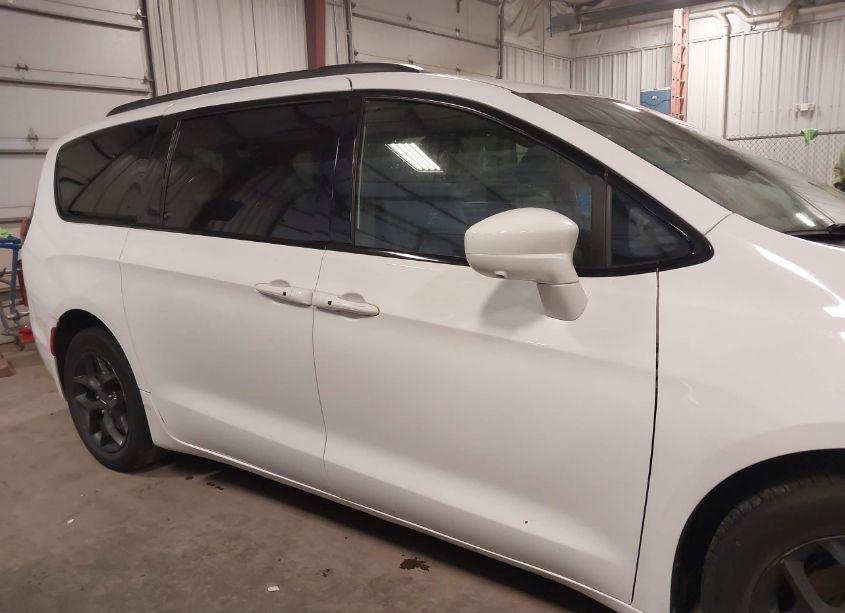 Photo 14 of 2020 Chrysler Pacifica TOURING L PLUS (VIN 2C4RC1EG0LR239620)