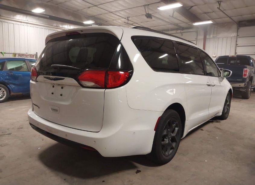 Photo 4 of 2020 Chrysler Pacifica TOURING L PLUS (VIN 2C4RC1EG0LR239620)