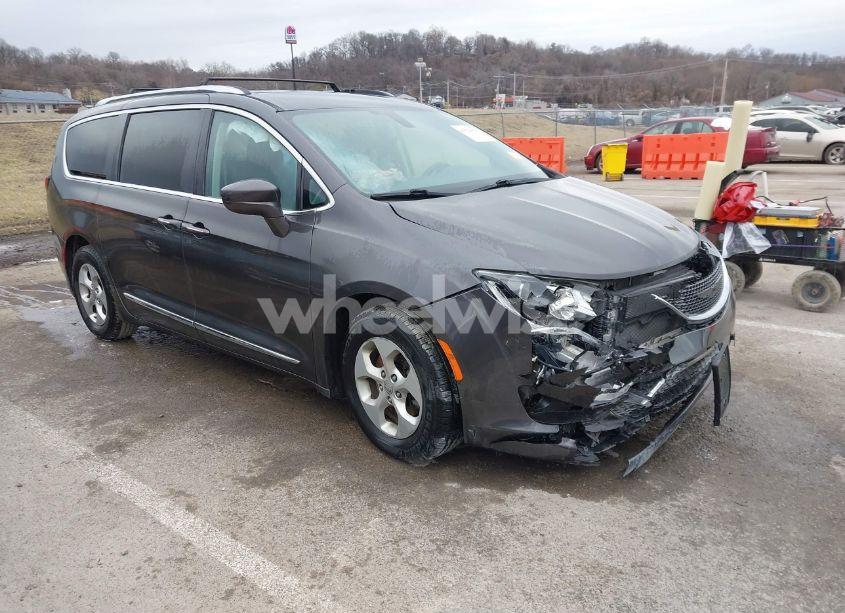 2017 Chrysler Pacifica TOURING-L PLUS (VIN 2C4RC1EG1HR512149) main photo