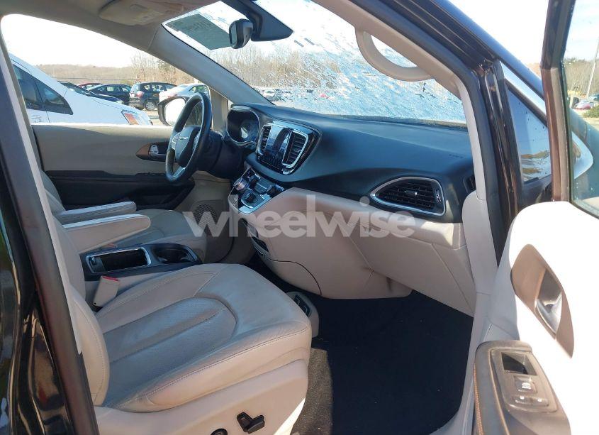 Photo 5 of 2017 Chrysler Pacifica TOURING-L PLUS (VIN 2C4RC1EG1HR560315)