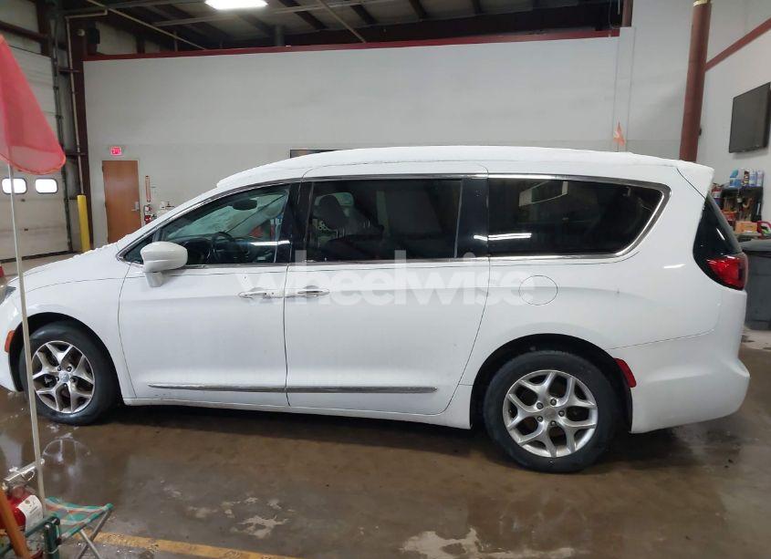 Photo 14 of 2017 Chrysler Pacifica TOURING-L PLUS (VIN 2C4RC1EG1HR729250)