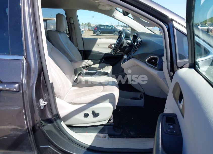 Photo 5 of 2017 Chrysler Pacifica TOURING-L PLUS (VIN 2C4RC1EG1HR837996)