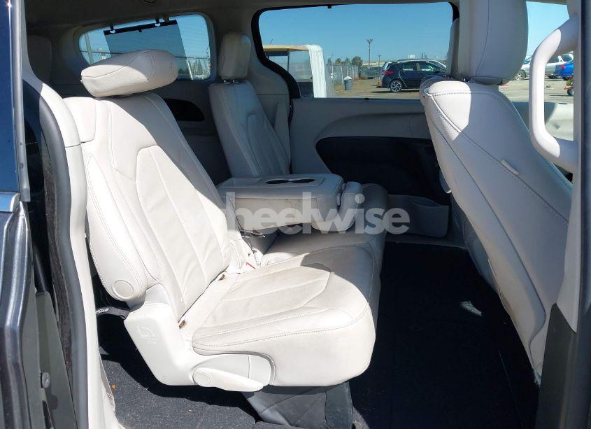 Photo 8 of 2017 Chrysler Pacifica TOURING-L PLUS (VIN 2C4RC1EG1HR837996)