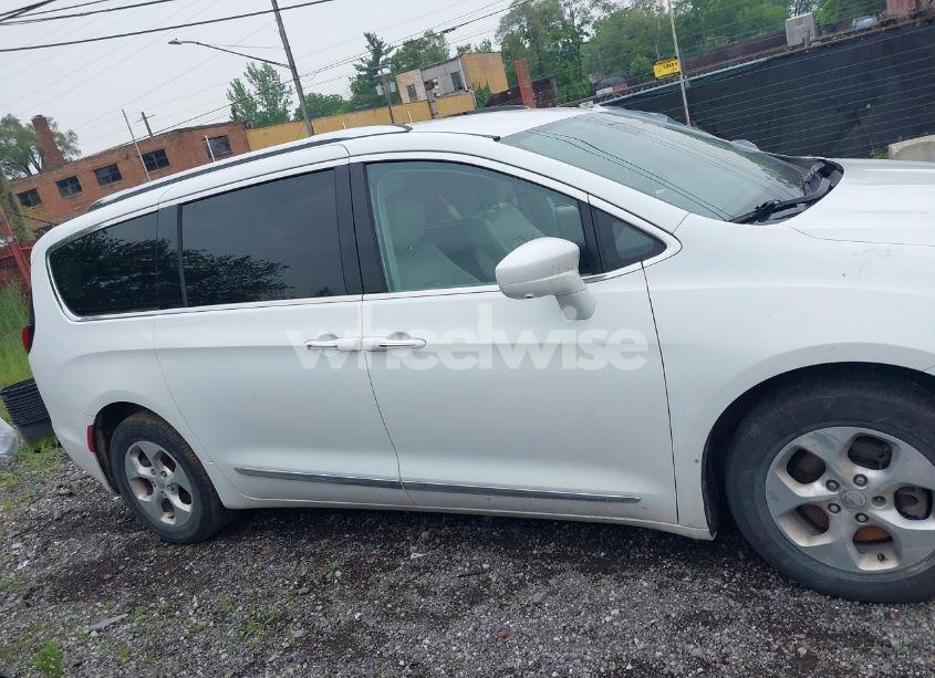 Photo 13 of 2017 Chrysler Pacifica TOURING-L PLUS (VIN 2C4RC1EG2HR506313)