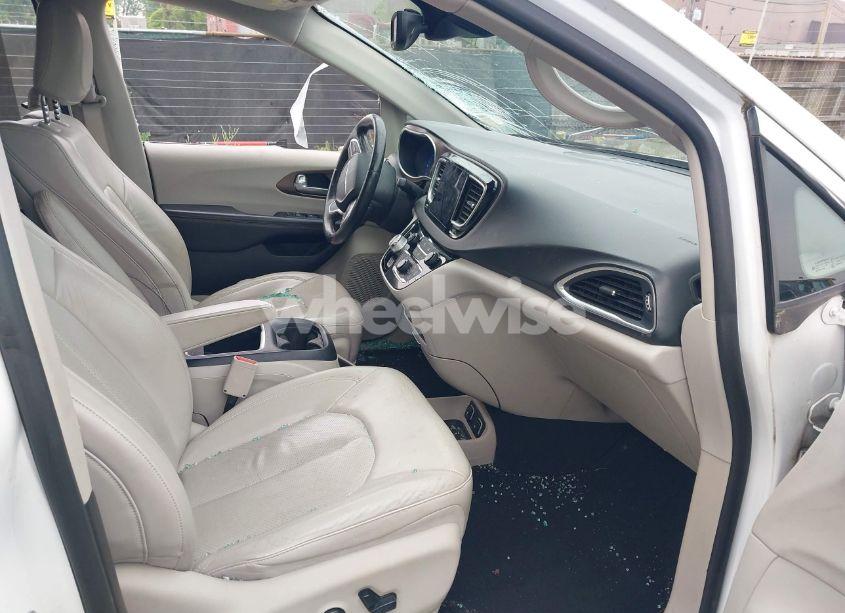 Photo 5 of 2017 Chrysler Pacifica TOURING-L PLUS (VIN 2C4RC1EG2HR506313)