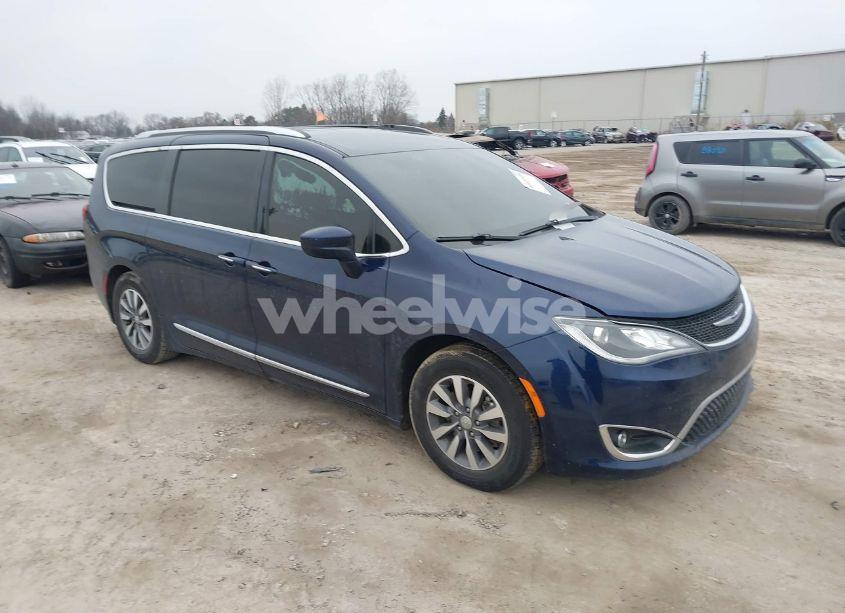 2020 Chrysler Pacifica TOURING L PLUS (VIN 2C4RC1EG2LR120967) main photo