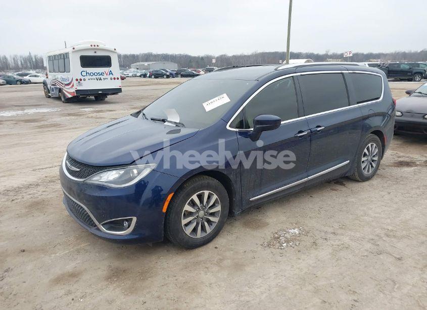 Photo 2 of 2020 Chrysler Pacifica TOURING L PLUS (VIN 2C4RC1EG2LR120967)