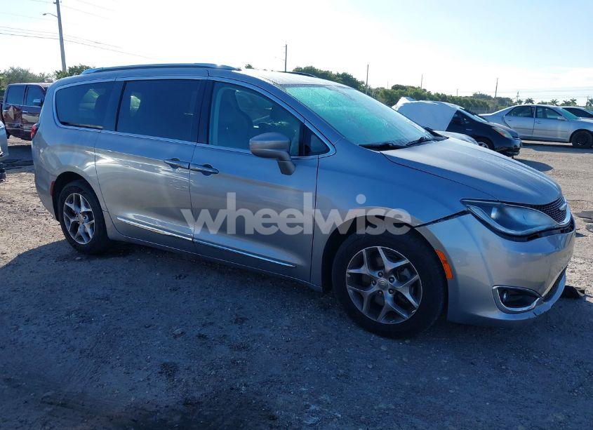 2020 Chrysler Pacifica TOURING L PLUS (VIN 2C4RC1EG2LR121200) main photo