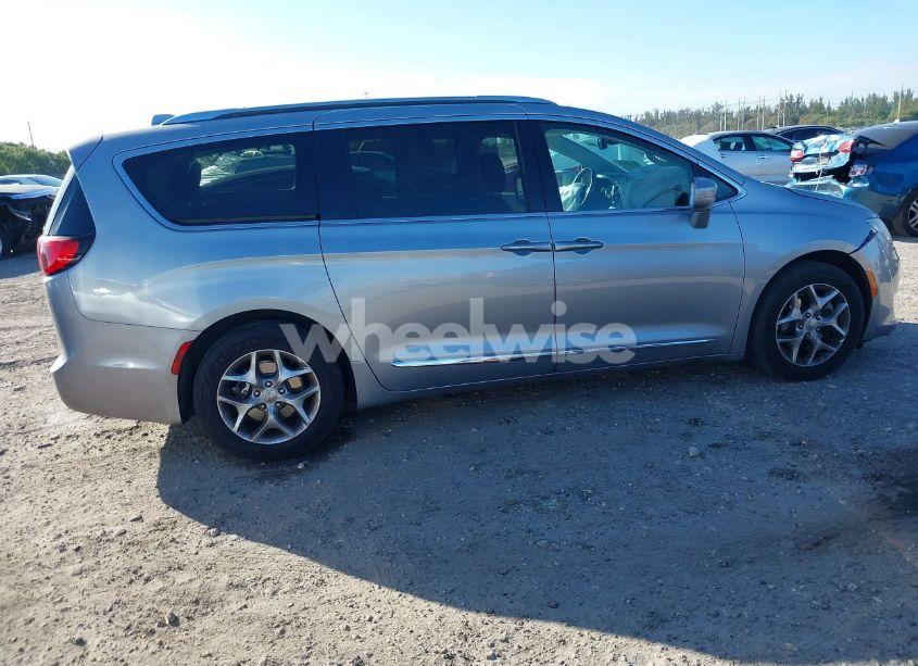 Photo 4 of 2020 Chrysler Pacifica TOURING L PLUS (VIN 2C4RC1EG2LR121200)