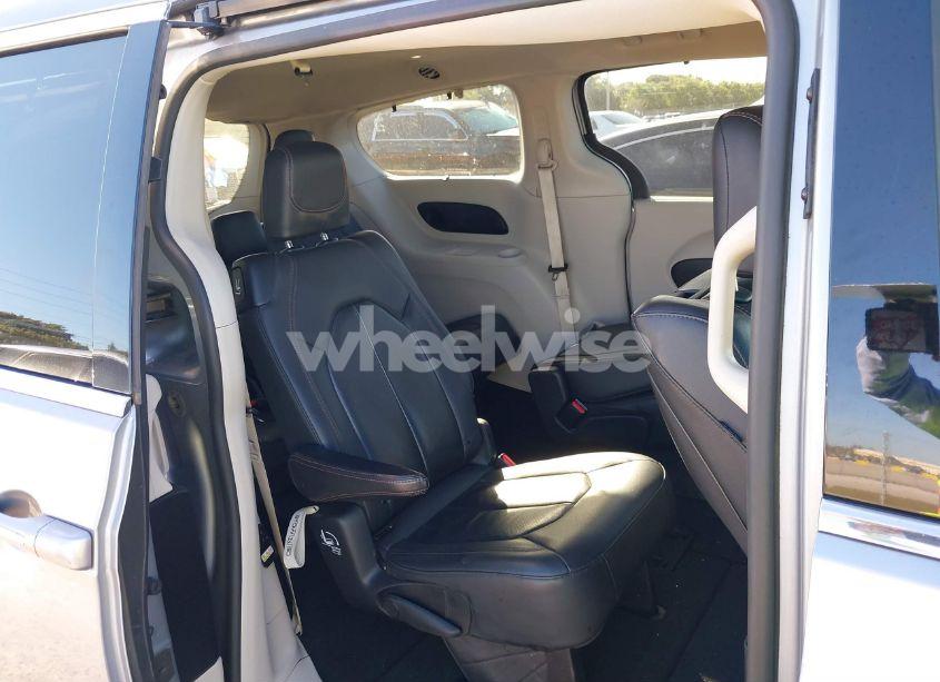 Photo 7 of 2020 Chrysler Pacifica TOURING L PLUS (VIN 2C4RC1EG2LR121200)