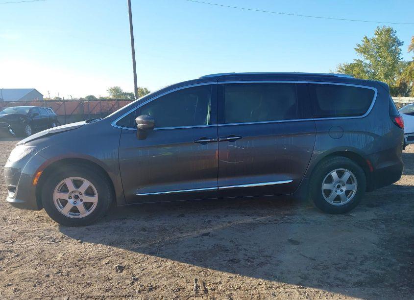 Photo 14 of 2017 Chrysler Pacifica TOURING-L PLUS (VIN 2C4RC1EG3HR570750)