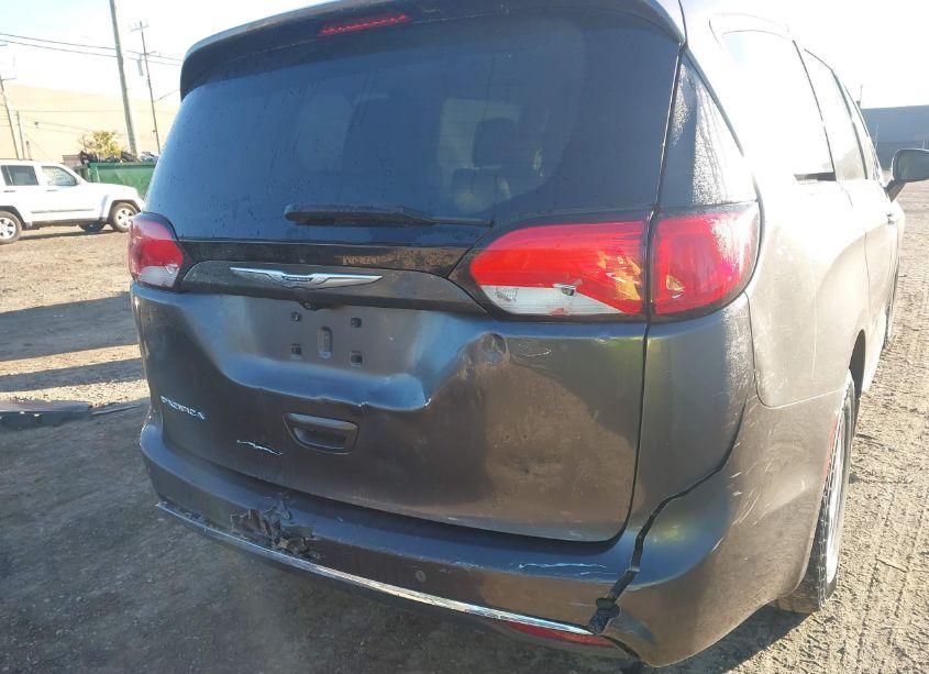 Photo 6 of 2017 Chrysler Pacifica TOURING-L PLUS (VIN 2C4RC1EG3HR570750)