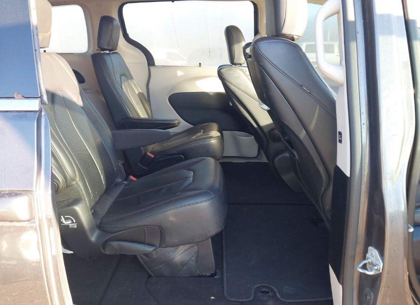 Photo 8 of 2017 Chrysler Pacifica TOURING-L PLUS (VIN 2C4RC1EG3HR570750)