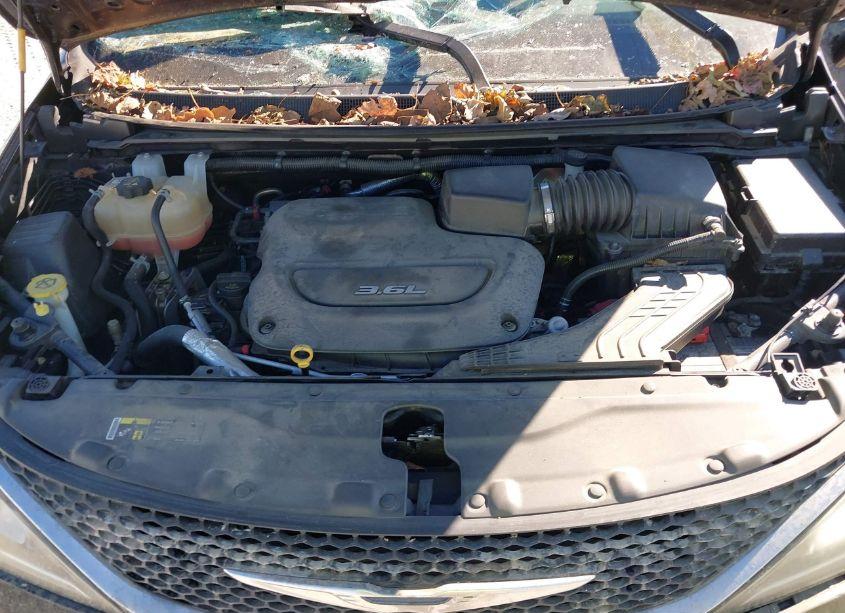 Photo 10 of 2017 Chrysler Pacifica TOURING-L PLUS (VIN 2C4RC1EG3HR577133)